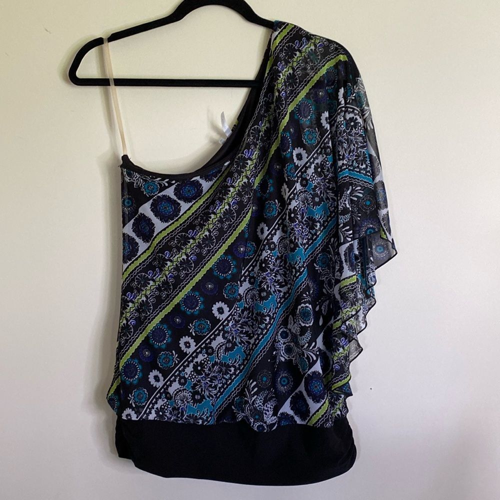 Studio Y - One Shoulder Blouse - Medium